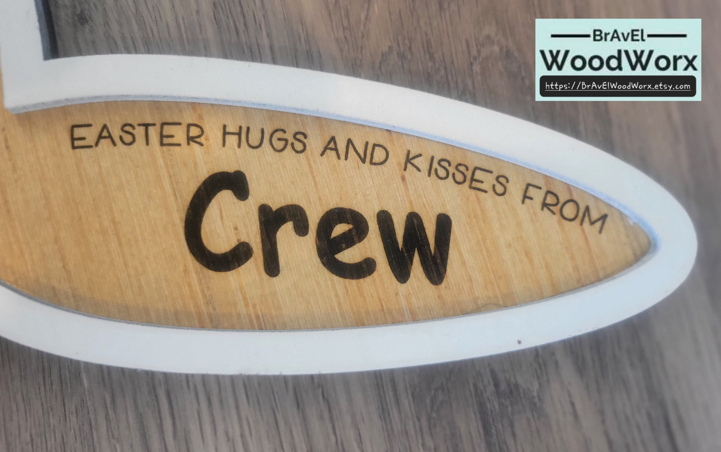 Customized Wooden Easter Tray – Laser-engraved and hand-finished Easter Bunny treat tray, personalized with names or messages. Ideal for Easter traditions and holiday décor.
