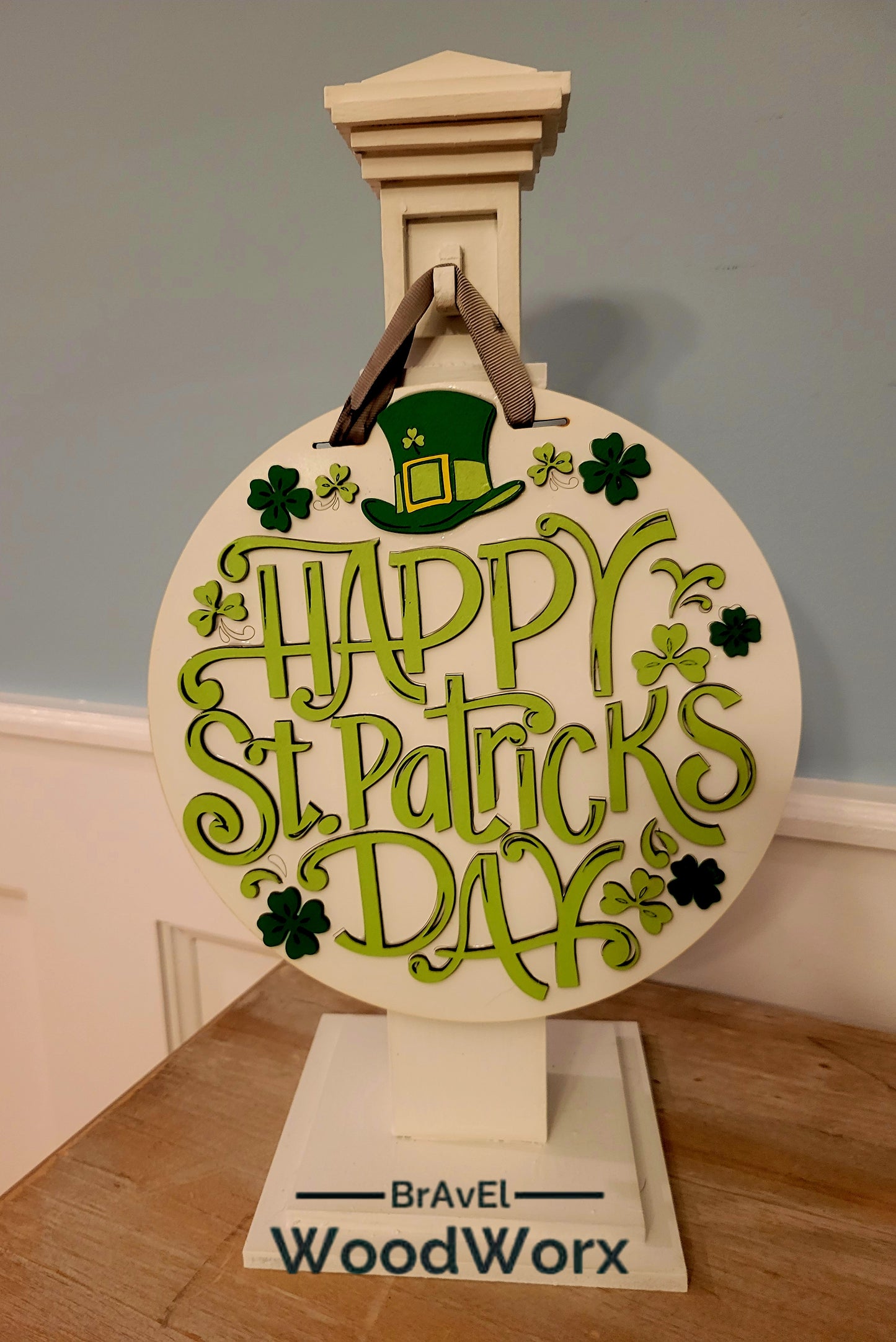 Festive St. Patrick’s Day Clover & Hat Door Hanger – Lucky Irish Decor featuring a charming design with vibrant green clovers, a classic leprechaun hat, and festive accents. Perfect for front doors, entryways, or indoor wall decor to celebrate Irish heritage and St. Paddy’s Day spirit. Handmade and durable for seasonal decorating. #StPatricksDayDecor #IrishHomeDecor #LuckyShamrockDecor White Post Hanger