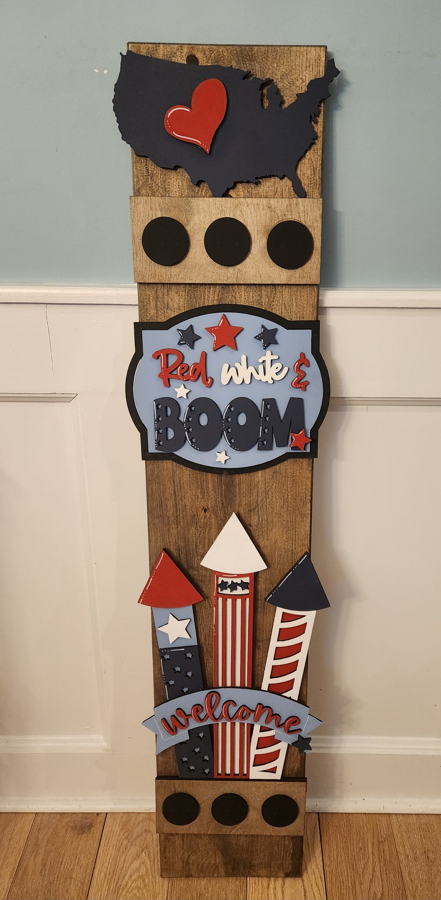 Patriotic Interchangeable Porch Leaner – Custom Wooden Front Porch Sign with Swappable Holiday & Everyday Designs