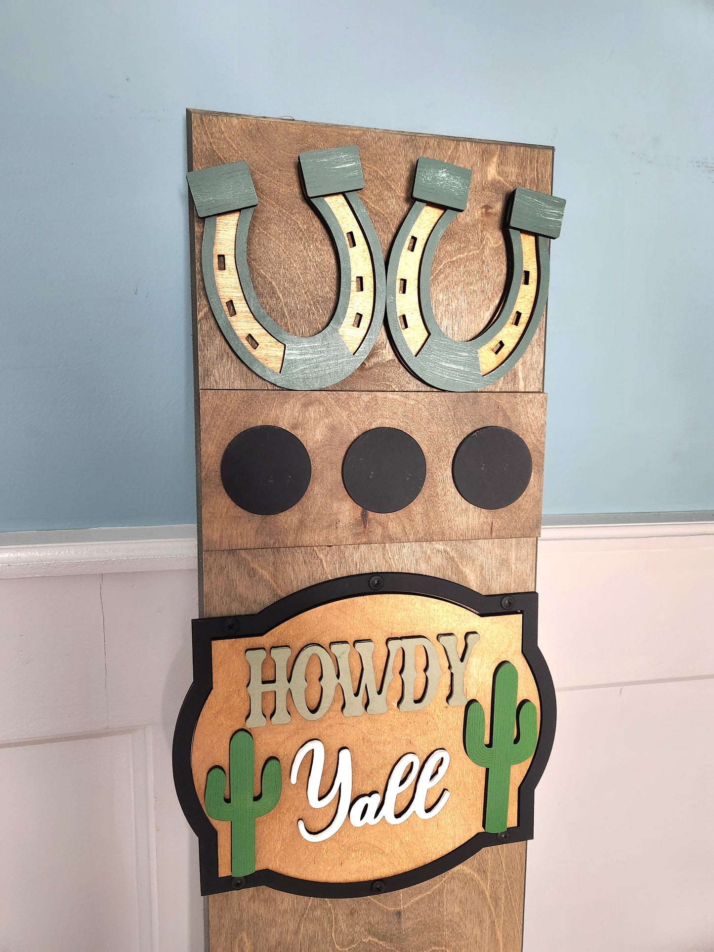 Howdy Yall Interchangeable Porch Leaner – Custom Wooden Front Porch Sign with Swappable Holiday & Everyday Designs