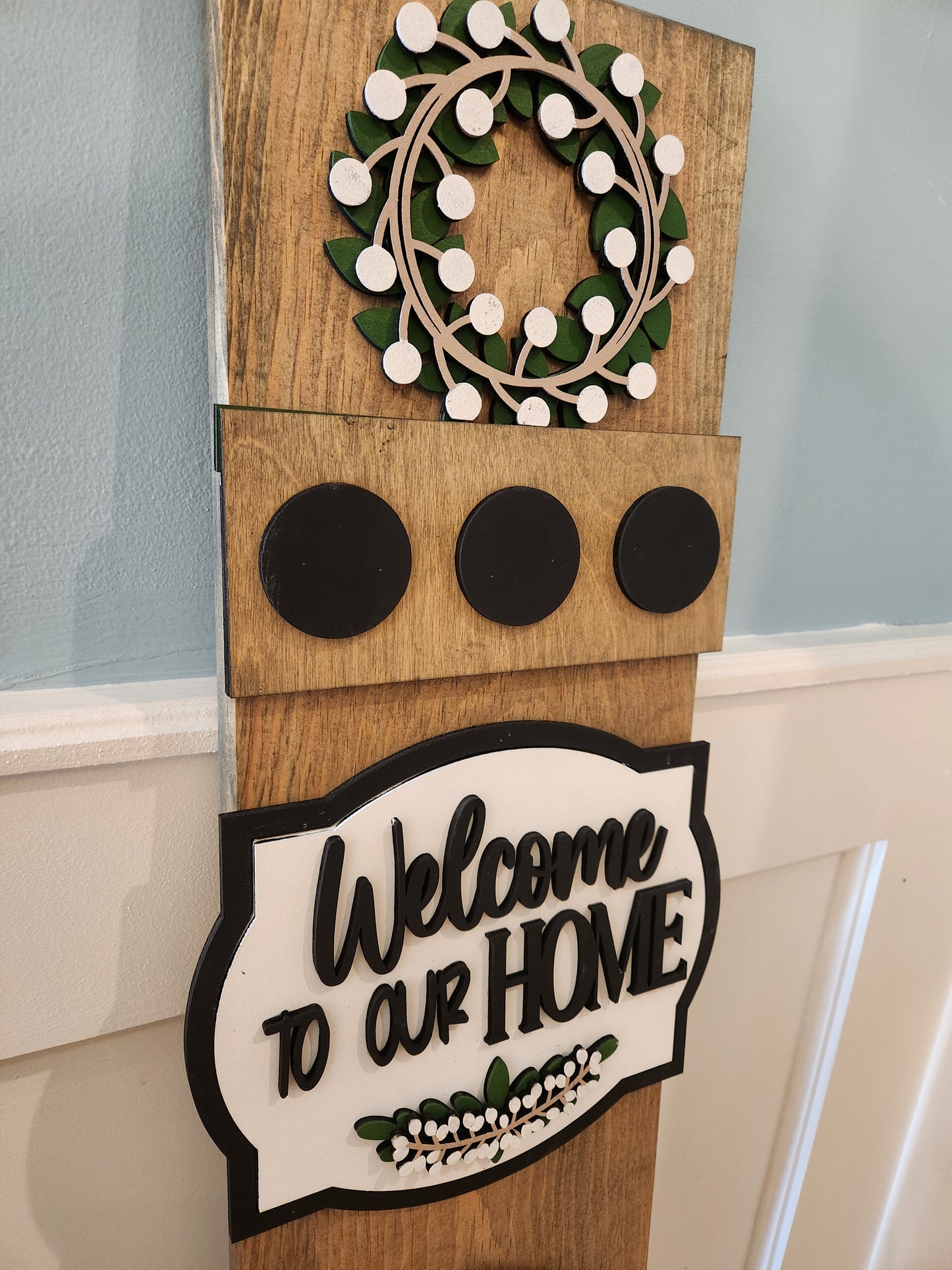 Interchangeable Porch Leaner – Welcome to our Home Custom Wooden Front Porch Sign with Swappable Holiday & Everyday Designs
