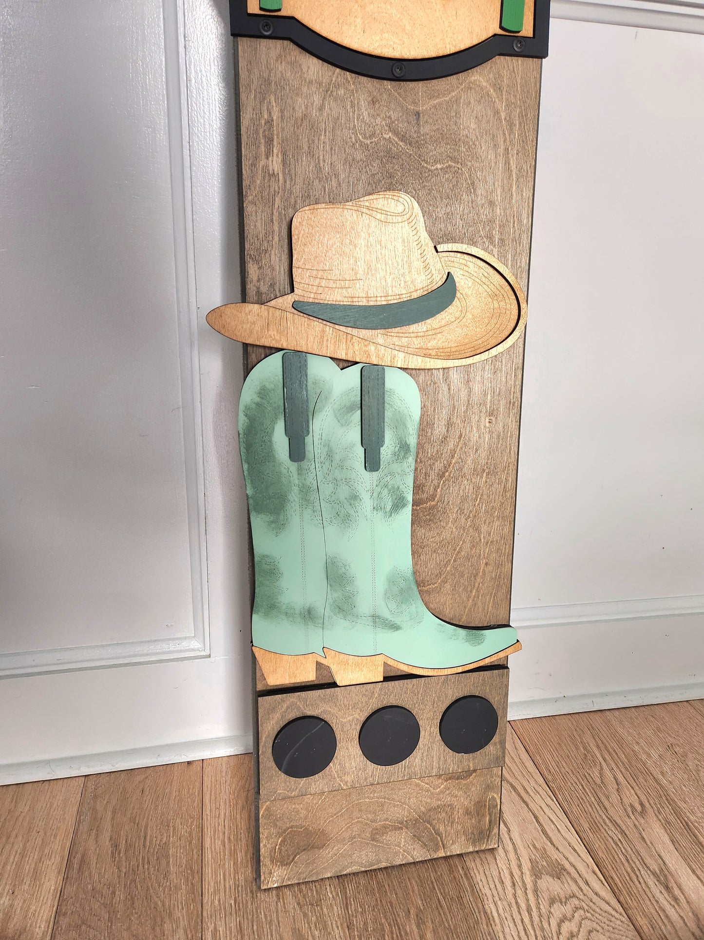 Howdy Yall Interchangeable Porch Leaner – Custom Wooden Front Porch Sign with Swappable Holiday & Everyday Designs